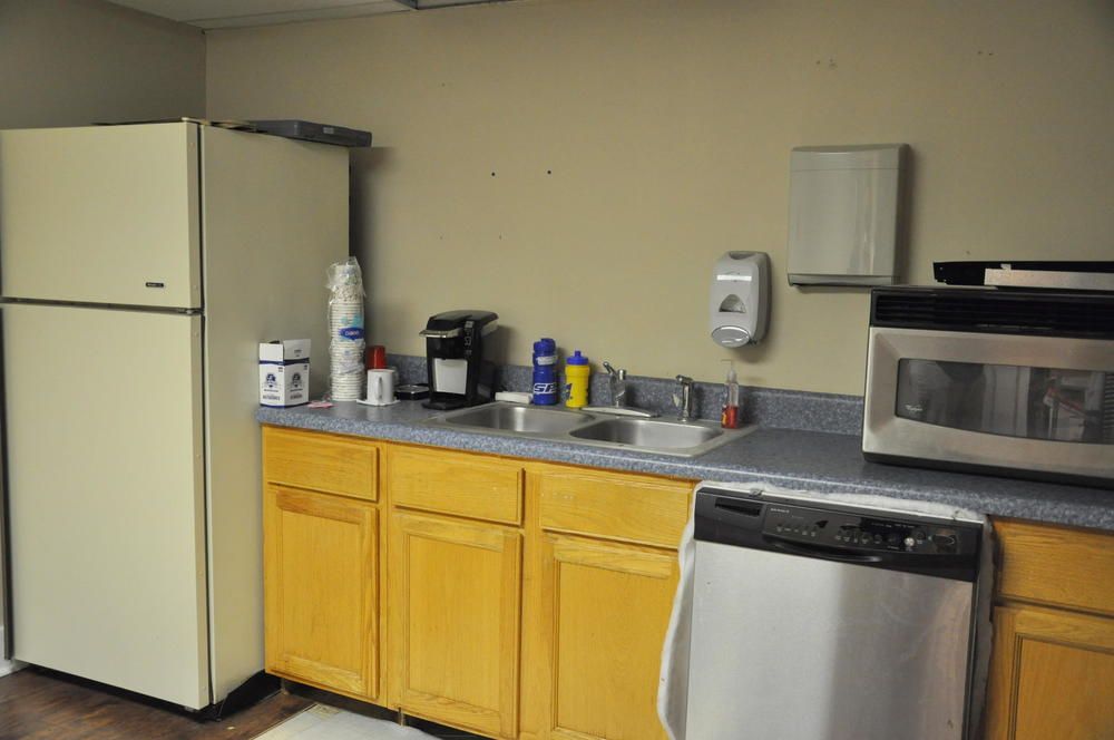 Office-Retail and Warehouse on Hixson PIke: 5424 Hixson Pike, Hixson, TN 37343